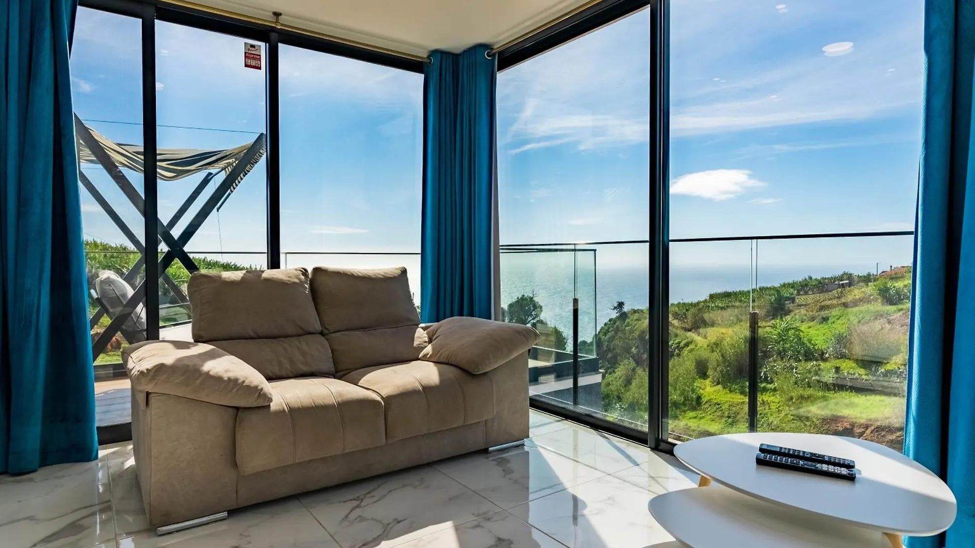 Апартаменты Casa Branca-A, Beautiful Sea View Estreito Da Calheta
