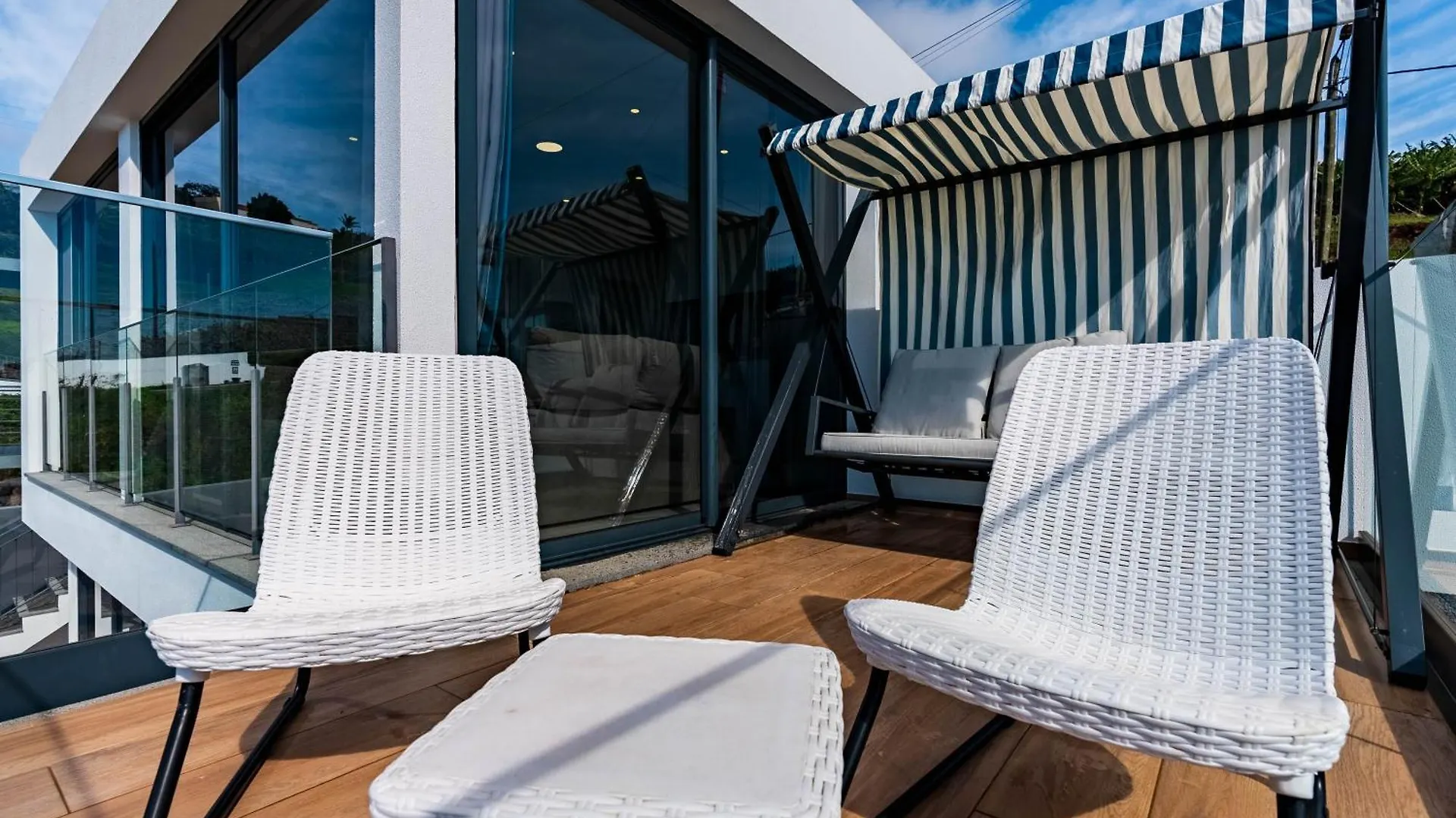 Апартаменты Casa Branca-A, Beautiful Sea View Estreito Da Calheta