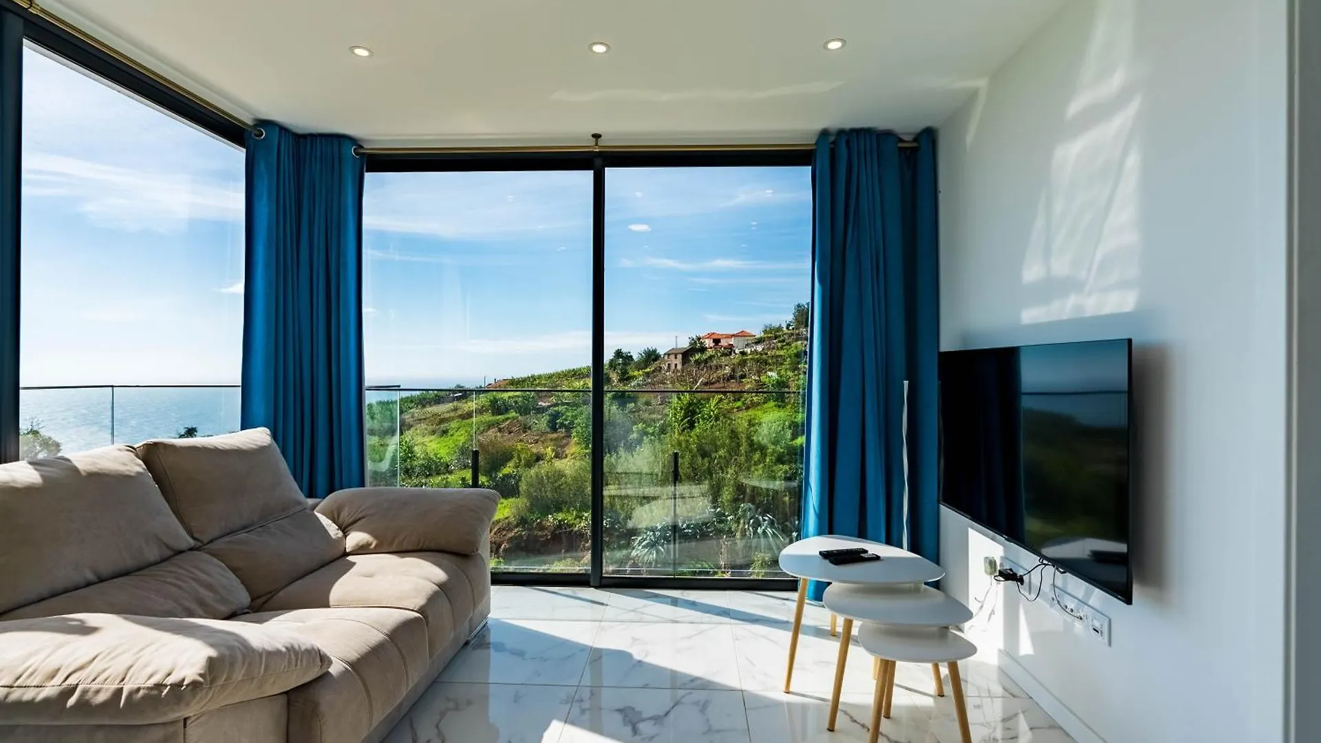 Апартаменты Casa Branca-A, Beautiful Sea View Estreito Da Calheta