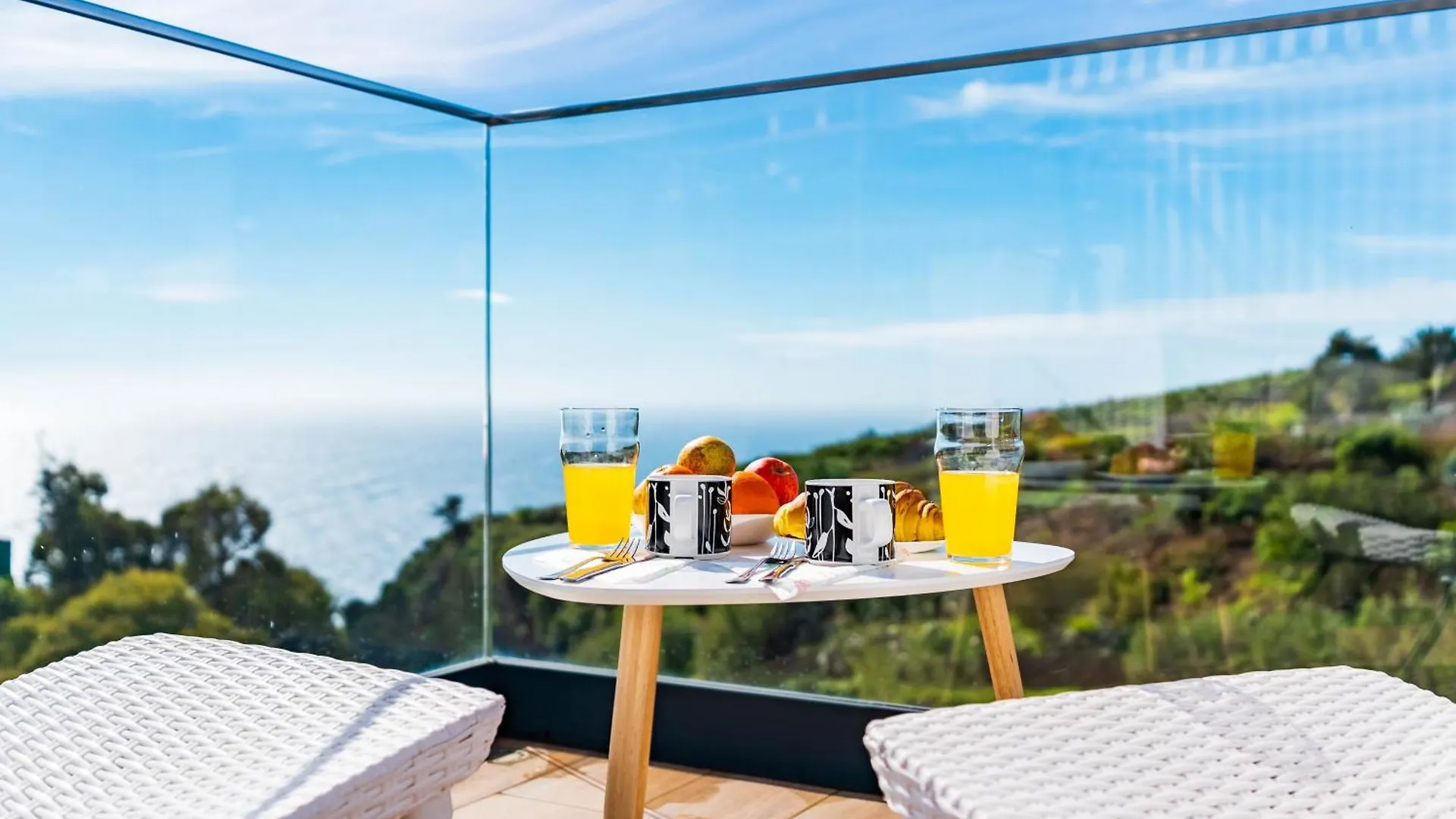 Апартаменты Casa Branca-A, Beautiful Sea View Estreito Da Calheta