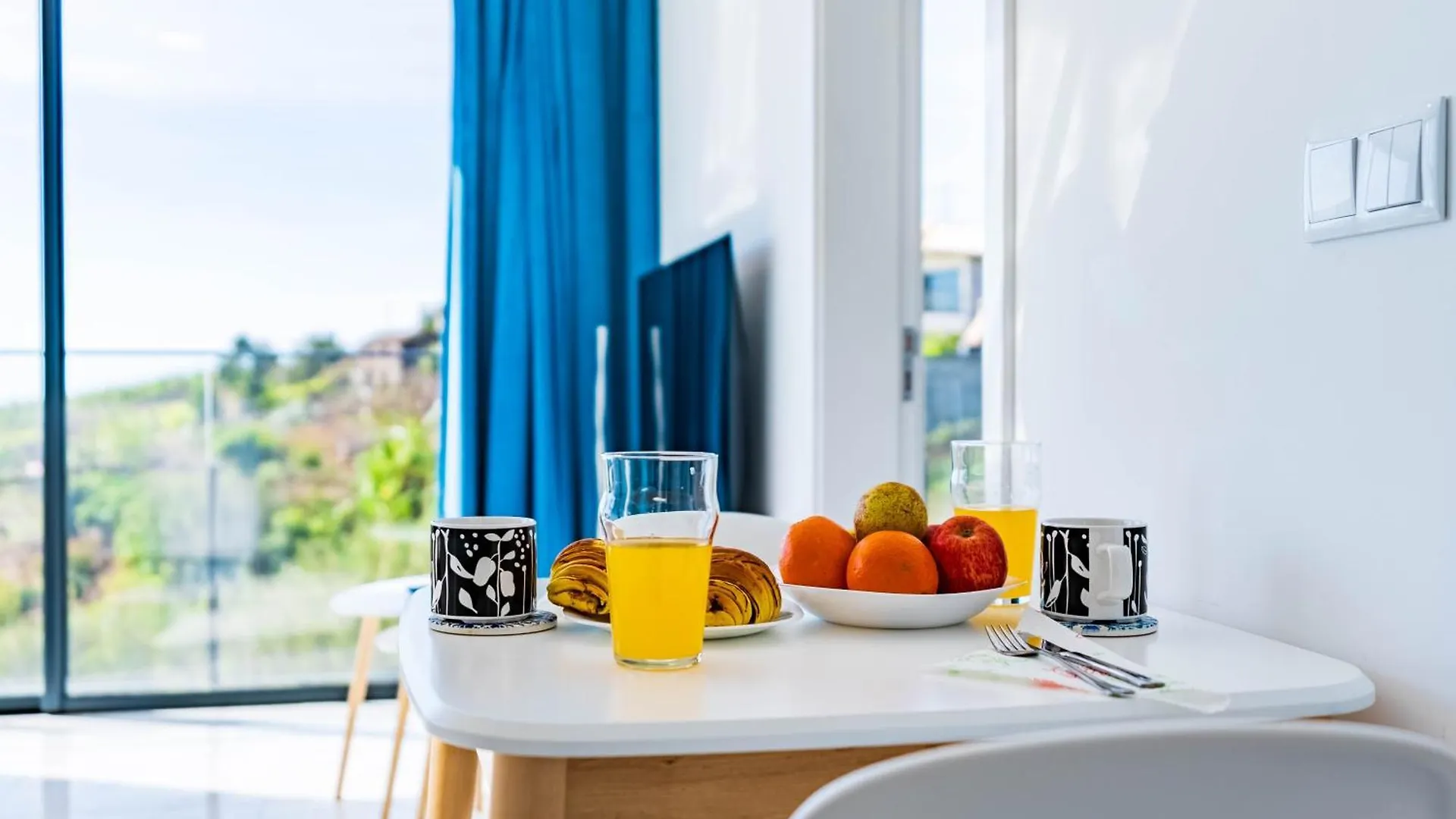 Апартаменты Casa Branca-A, Beautiful Sea View Estreito Da Calheta
